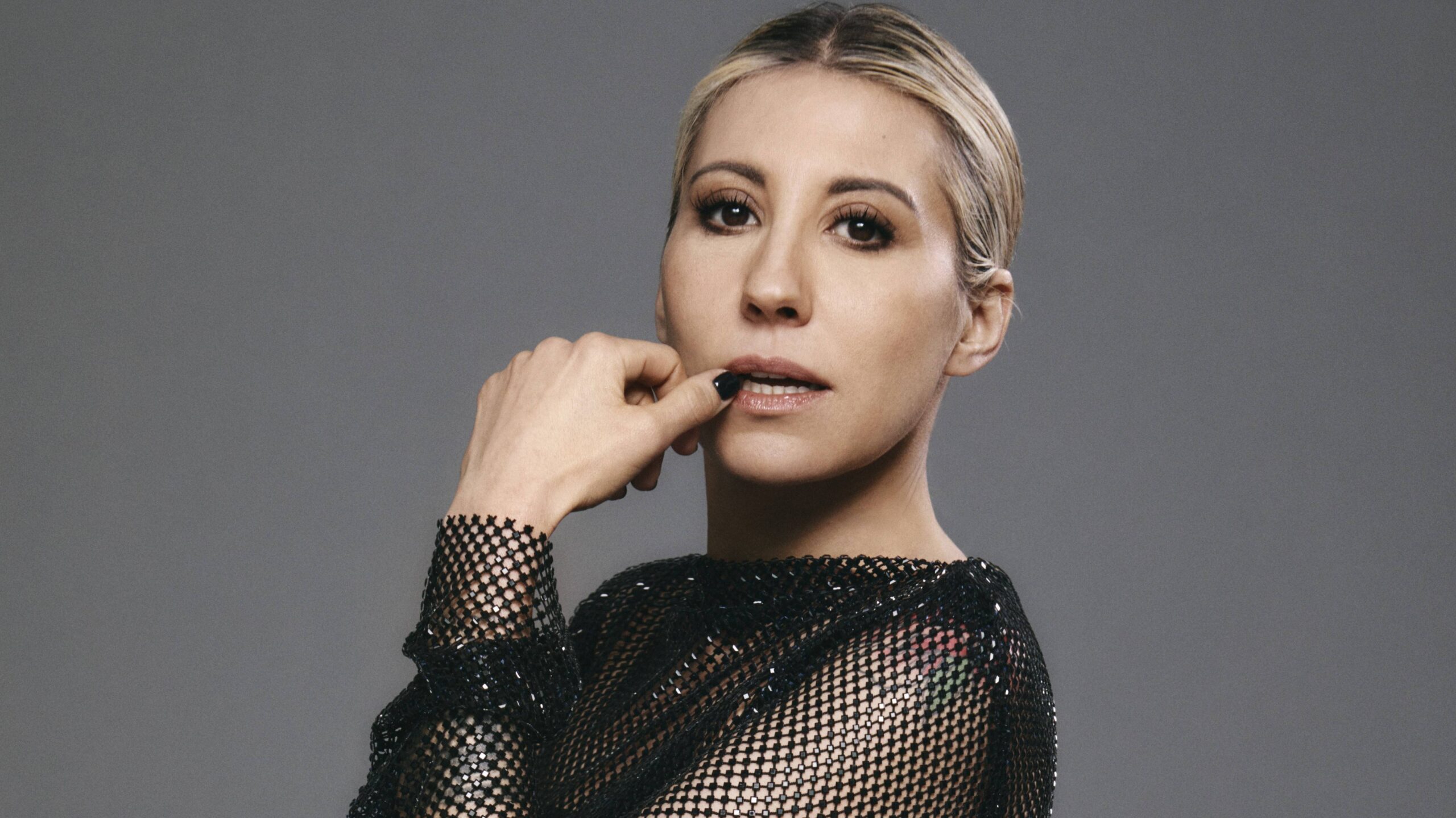 Sanremo 2026, Malika Ayane – «Animali Notturni» - Open